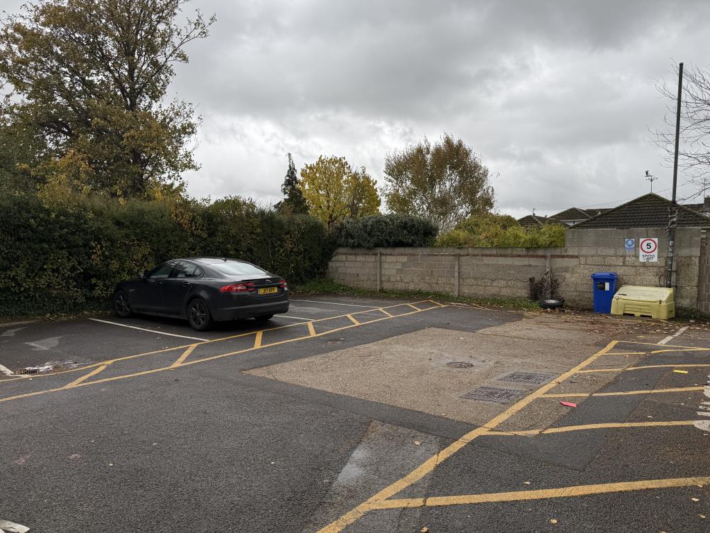 Lot: 44391 - TO BE OFFERED IN OUR DECEMBER AUCTION UNLESS SOLD PRIOR - FREEHOLD COMMERCIAL PREMISES ON PLOT OF 0.19 ACRES - Rear car park